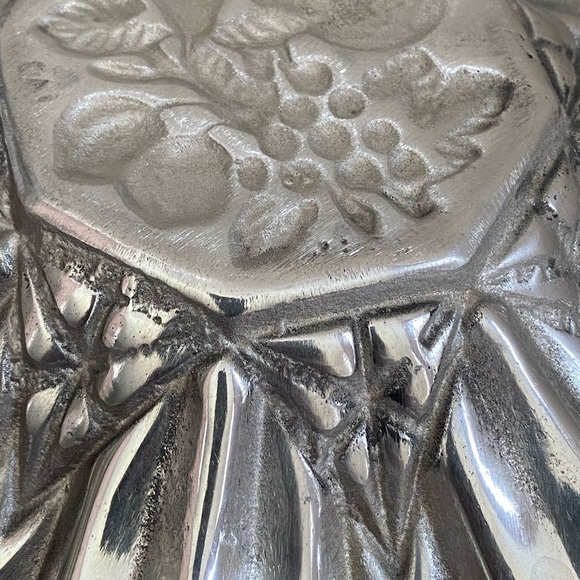 Vintage Pewter Serving Bowl Silver Metal Fluted Ruffled Embossed Fruit Design - Picture 9 of 10